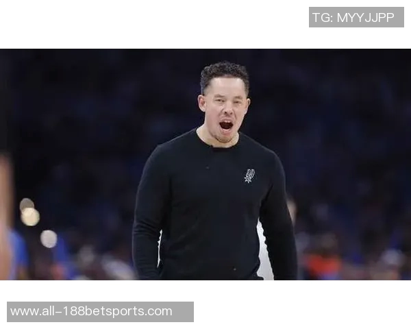 米奇约翰逊谈文班缺席对球队影响坚持原则不变的决心与信念