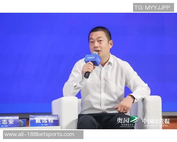 拉拉维亚分享球队会议积极氛围强调团结与建设性沟通的重要性