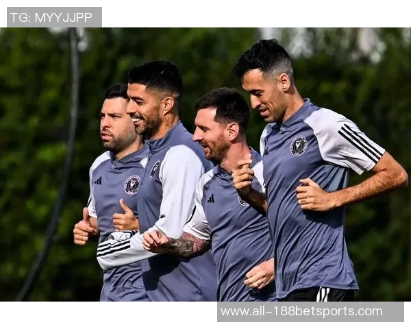 梅西苏亚雷斯德保罗热身时与印度官员亲密互动传球乐趣无限